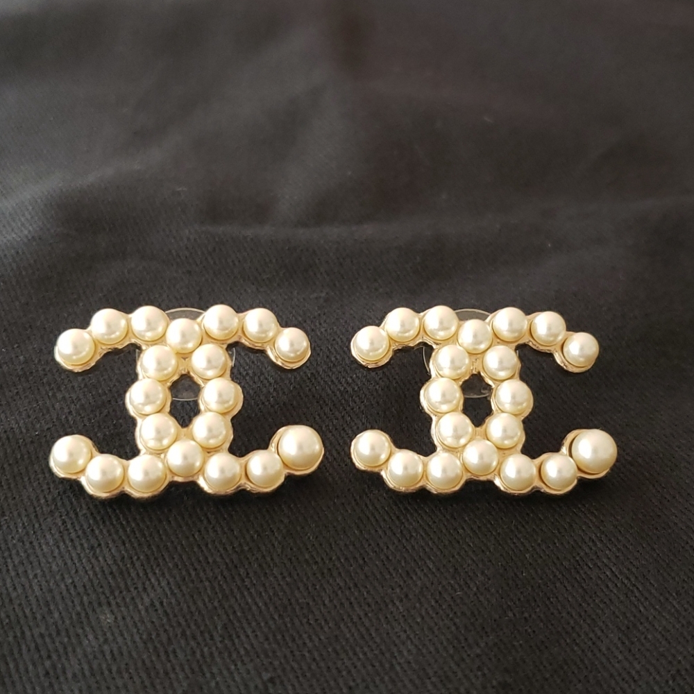 CHANEL PEARL EARRINGS